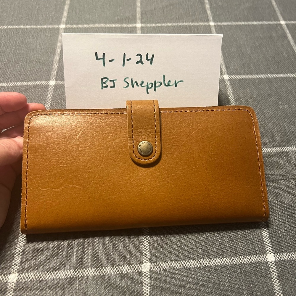 PLG Caramel Bifold wallet. BNNU